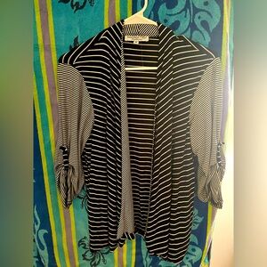 Andrea Lou for signatures, medium lightweight knit roll sleeve jacket